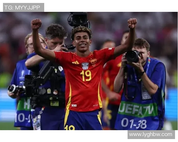 亚马尔姆巴佩火爆：创造历史再现！成为获奖最年轻球员