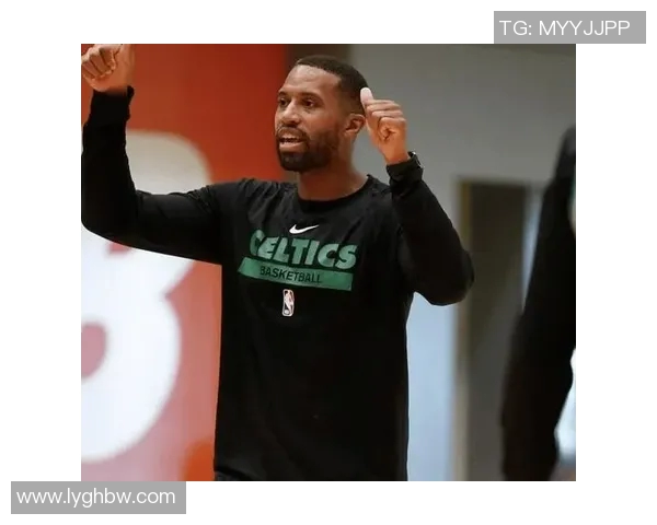 黄蜂球队新帅上任，球迷期待新赛季表现